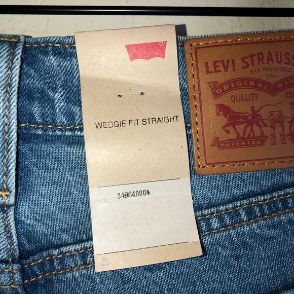 Levi’s Wedgie Fit Straight Leg Jeans Raw Hem 26 - Picture 9 of 11